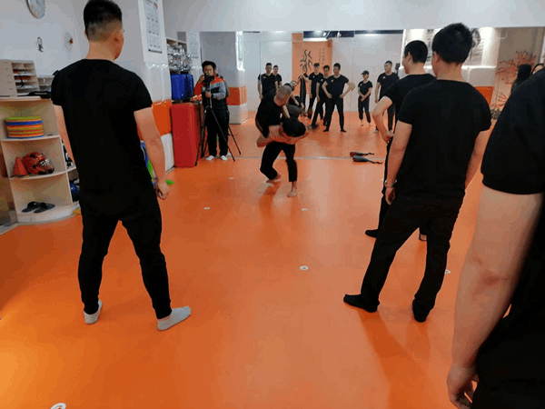 专业防护人员工作场景